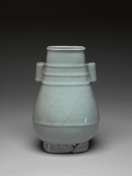 仿官釉青瓷貫耳瓶