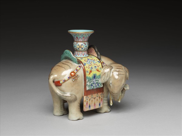 粉彩太平有象尊