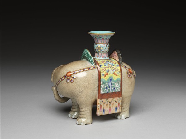 粉彩太平有象尊