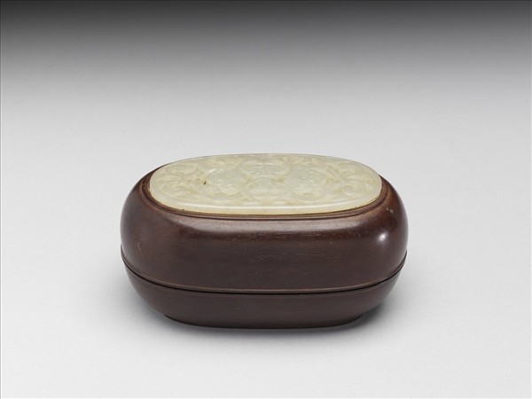 嵌玉橢圓形木盒