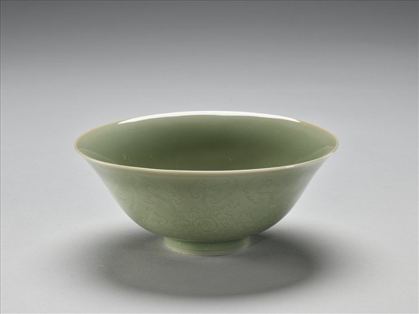 青瓷劃花花卉紋碗