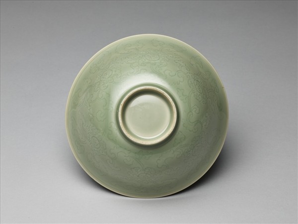 青瓷劃花花卉紋碗