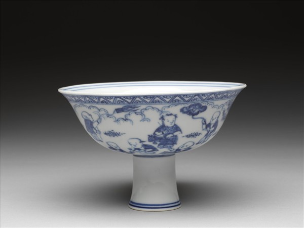 青花嬰戲圖高足碗