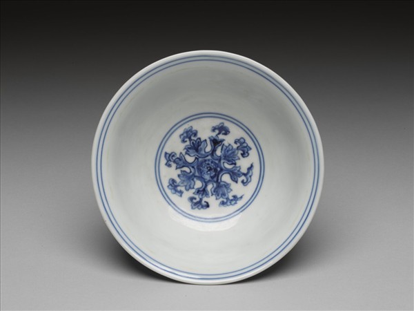 青花嬰戲圖高足碗