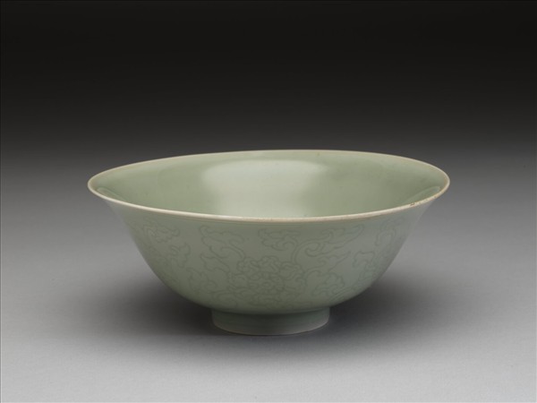 青瓷劃花花卉紋碗