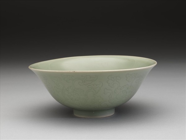 青瓷劃花花卉紋碗