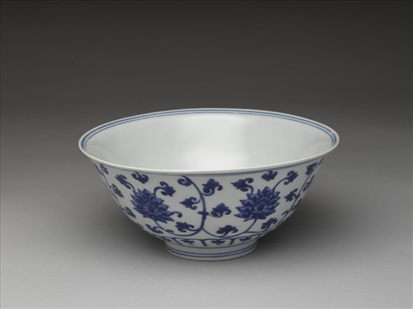 青花番蓮紋碗