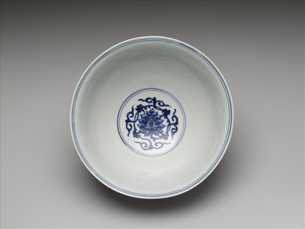 青花番蓮紋碗