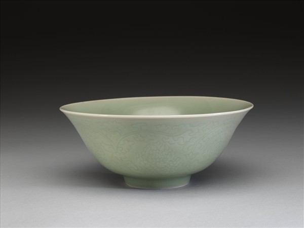 青瓷劃花花卉紋碗