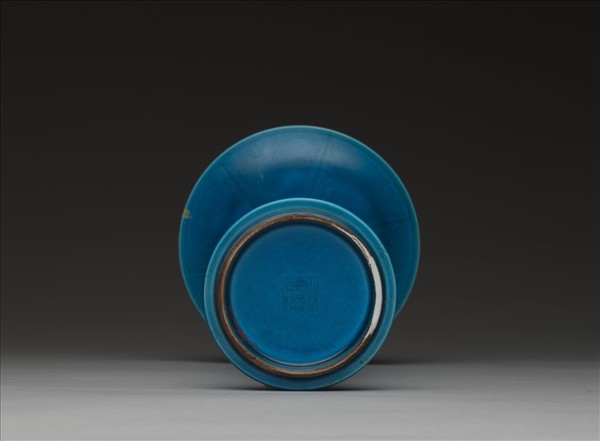 孔雀綠釉蕉葉饕餮紋觚