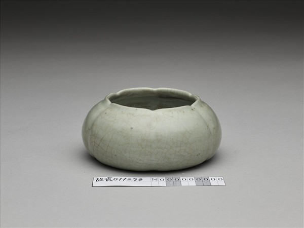仿官釉青瓷花式洗