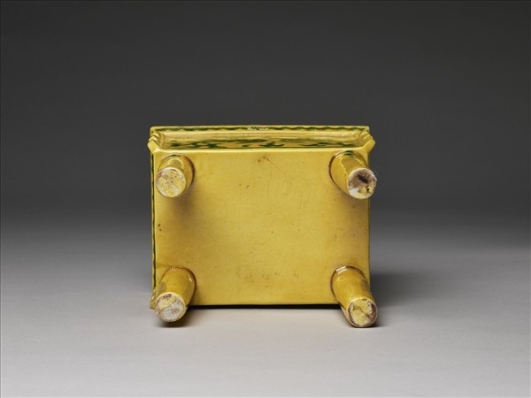 官窯 嬌黃綠彩雲鳳方鼎式爐