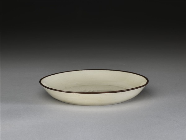 定窯 牙白劃花蓮花碟