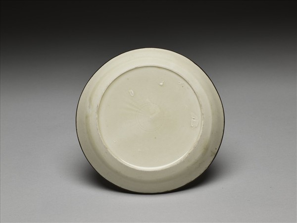 定窯 牙白劃花蓮花碟