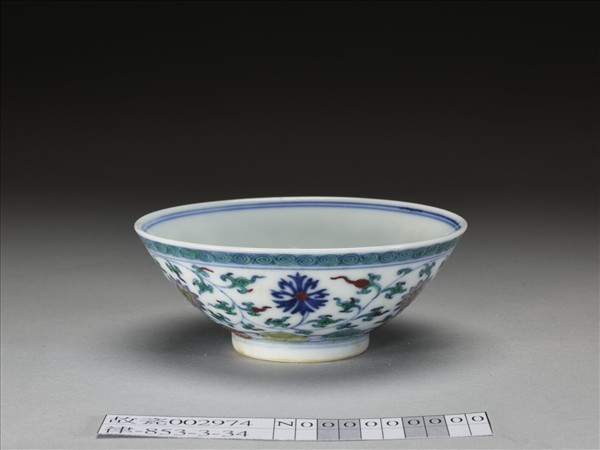 鬥彩纏枝花卉紋杯