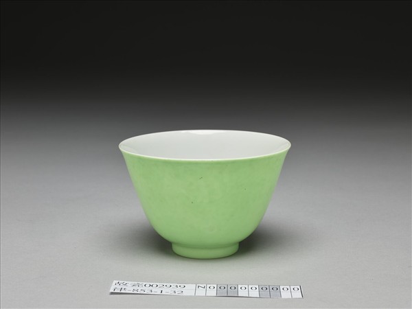 綠釉杯