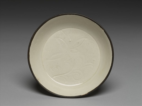 定窯 牙白劃花蓮花碟