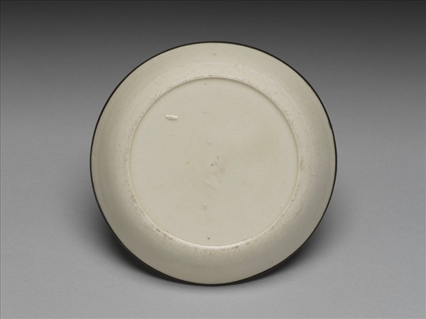 定窯 牙白劃花蓮花碟