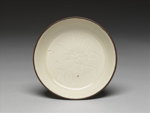 定窯 牙白劃花蓮花碟