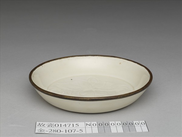 定窯 牙白劃花蓮花碟