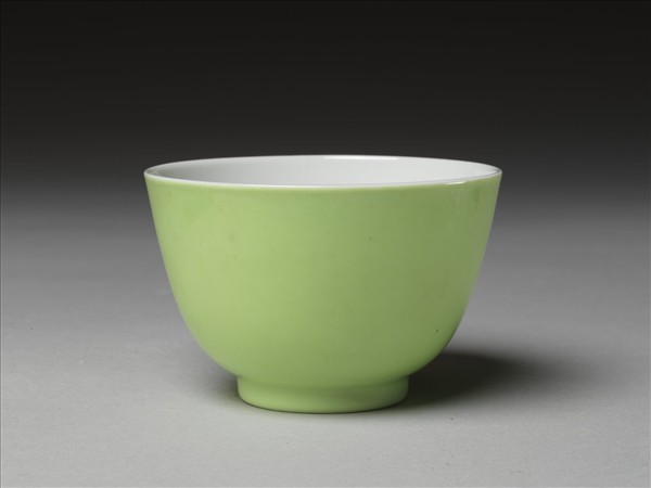 綠釉杯