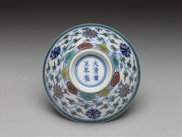 鬥彩纏枝花卉紋杯