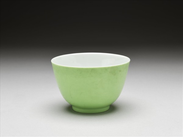 綠釉杯
