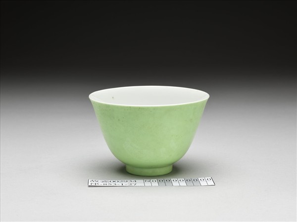 綠釉杯