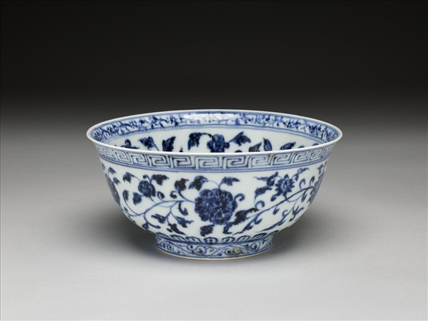 青花纏枝花卉紋碗