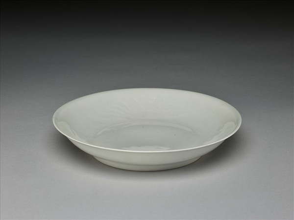 白釉錐拱鳳紋盤