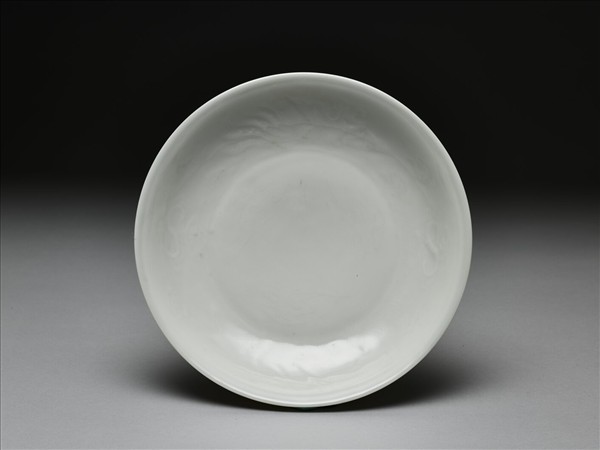 白釉錐拱鳳紋盤