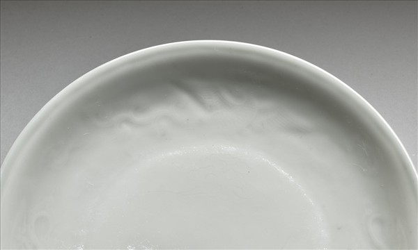 白釉錐拱鳳紋盤