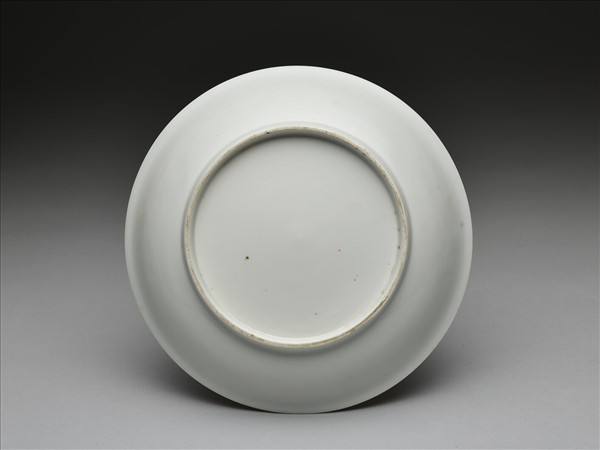 白釉錐拱鳳紋盤