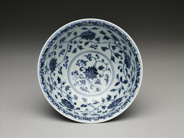 青花纏枝花卉紋碗