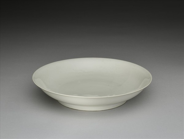 白釉錐拱鳳紋盤