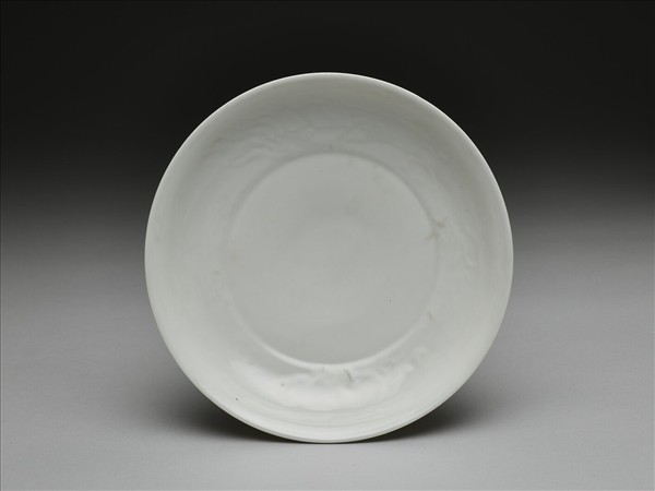 白釉錐拱鳳紋盤