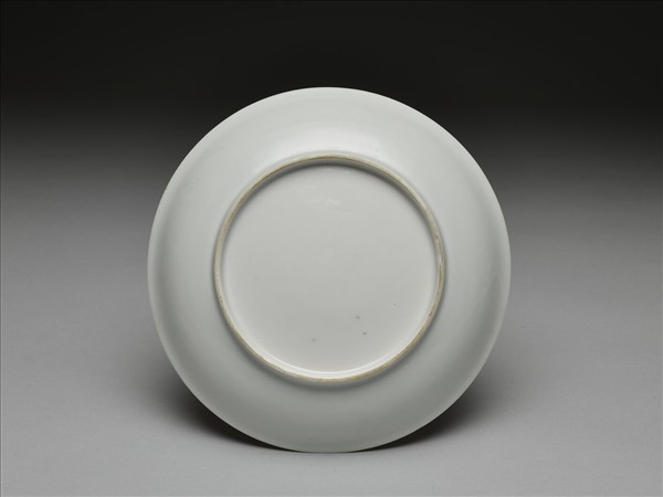 白釉錐拱鳳紋盤