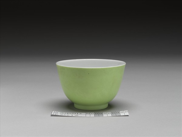 綠釉杯