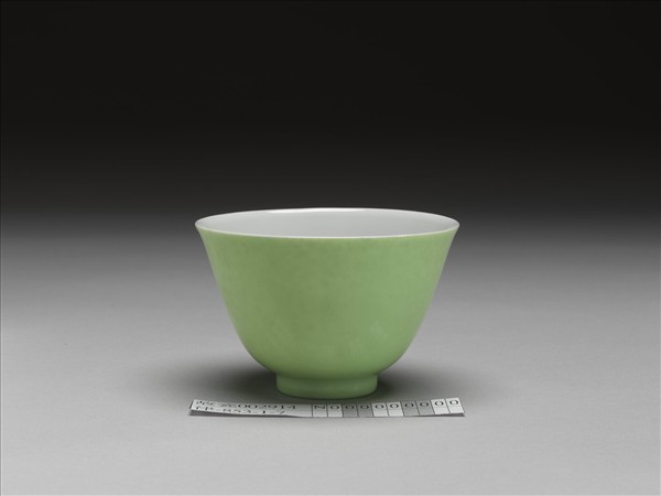 綠釉杯