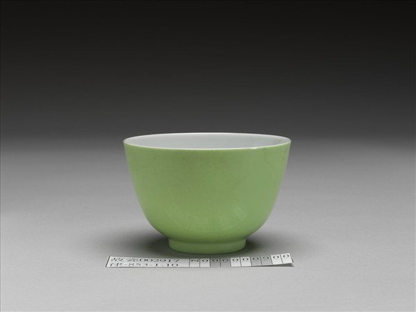 綠釉杯