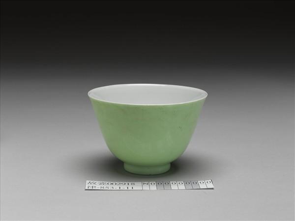 綠釉杯