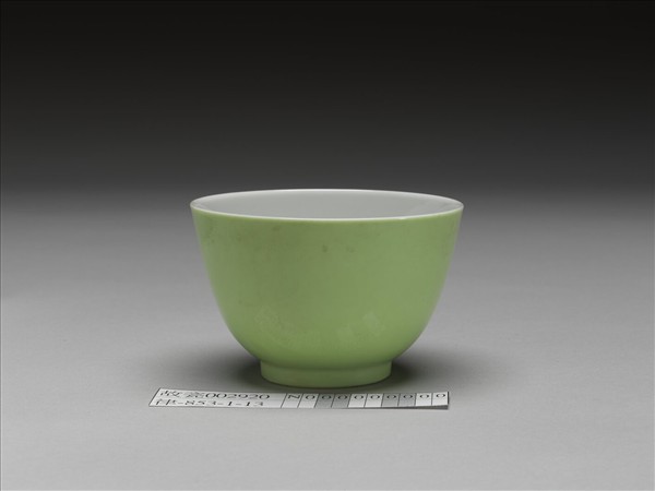 綠釉杯