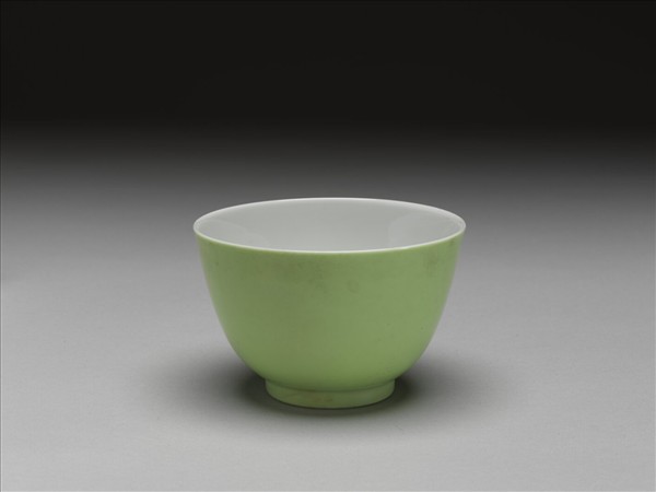 綠釉杯