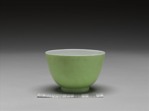 綠釉杯