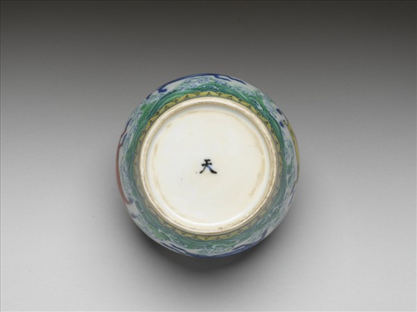 鬥彩天馬圖蓋罐