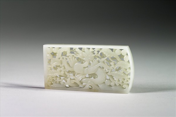 玉魚龍花草紋帶飾