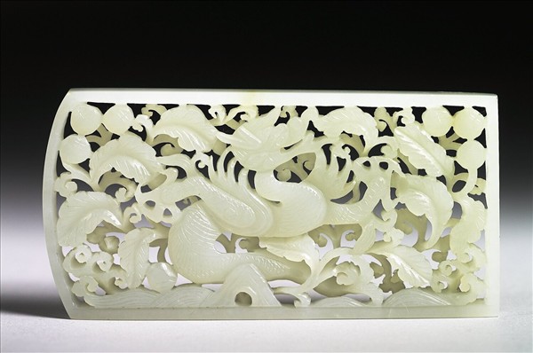 玉魚龍花草紋帶飾