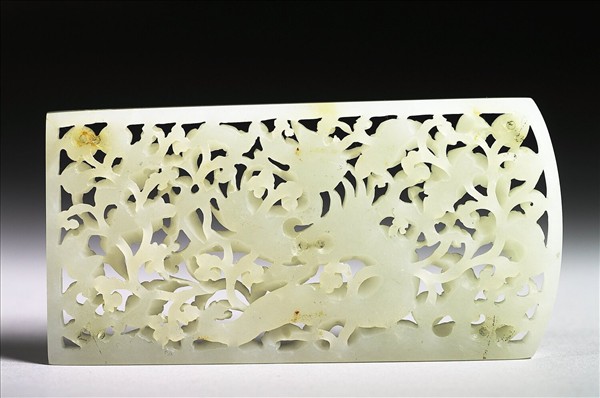 玉魚龍花草紋帶飾