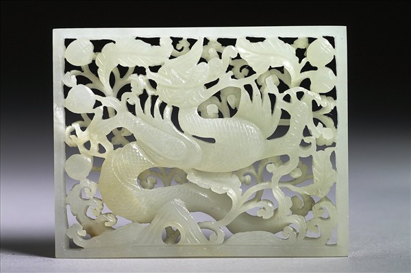 玉魚龍花草紋帶飾