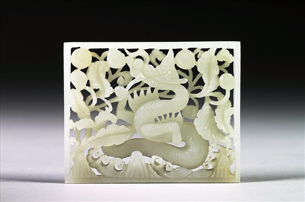 玉魚龍花草紋帶飾